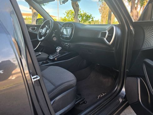 Used 2020 Kia Soul S FWD image 17