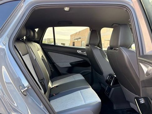 Used 2024 Volkswagen ID.4 2WD image 18