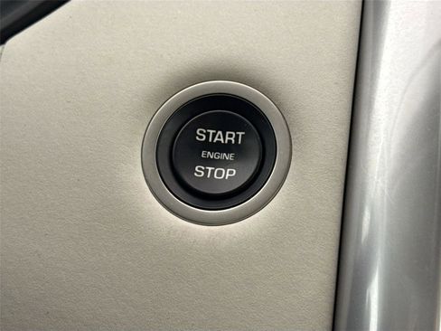 Used 2024 Land Rover Discovery S image 22