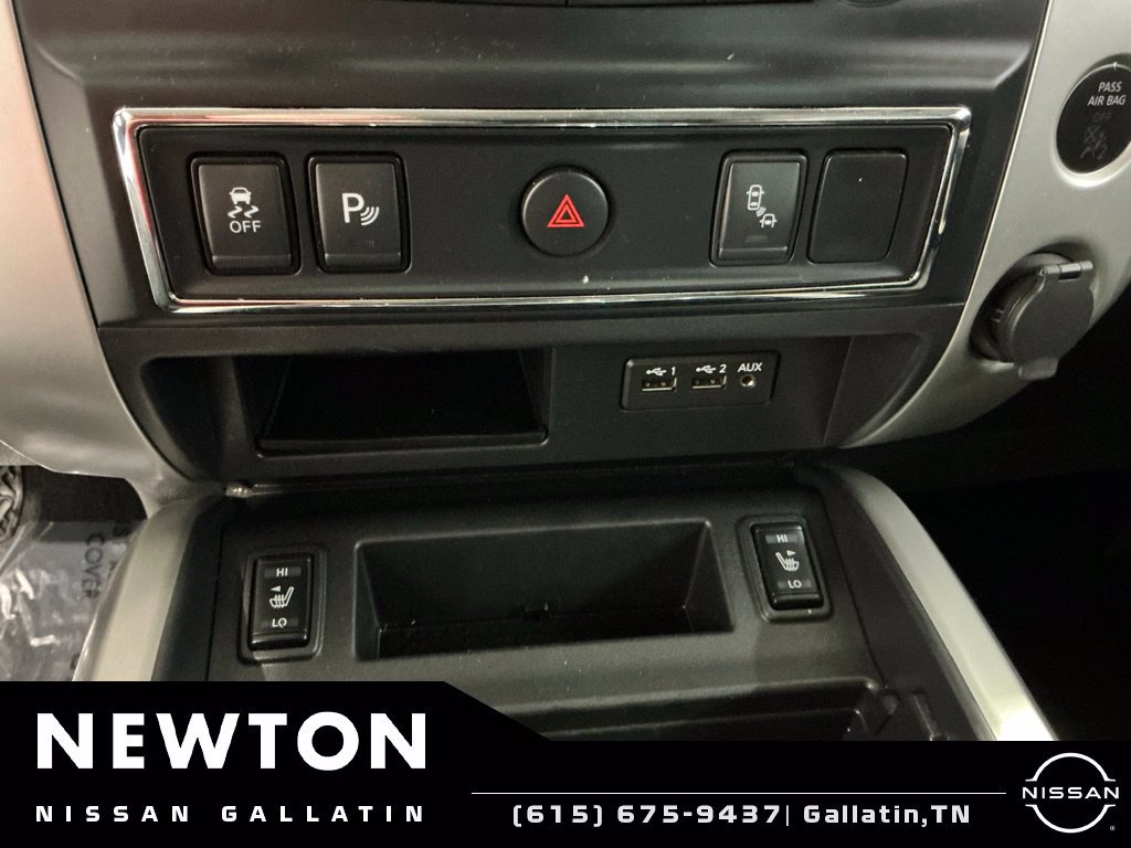 Used 2019 Nissan Titan SV w/ SV Convenience Package RWD image 12