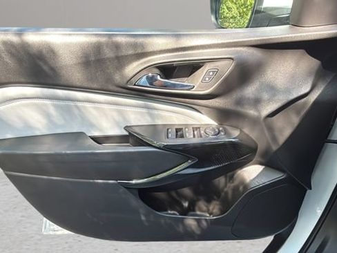 Used 2025 Chevrolet Trax LT FWD image 18