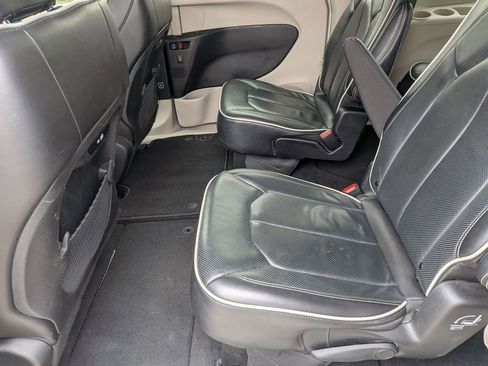 Used 2024 Chrysler Pacifica Limited image 22