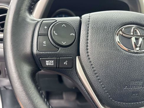Used 2018 Toyota RAV4 XLE AWD/4WD image 19