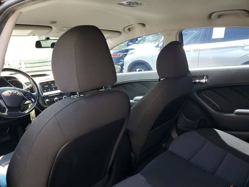 Used 2017 Kia Forte S image 13
