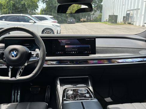 Used 2024 BMW 760i xDrive AWD/4WD image 30
