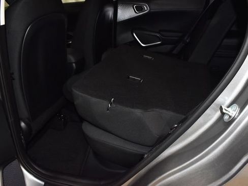 Used 2025 Kia Soul LX w/ LX Technology Package FWD image 17
