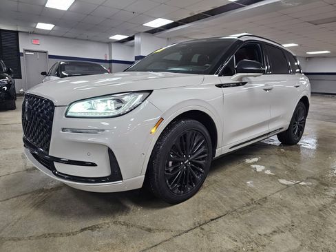 Used 2023 Lincoln Corsair Reserve w/ Equipment Group 202A image 4