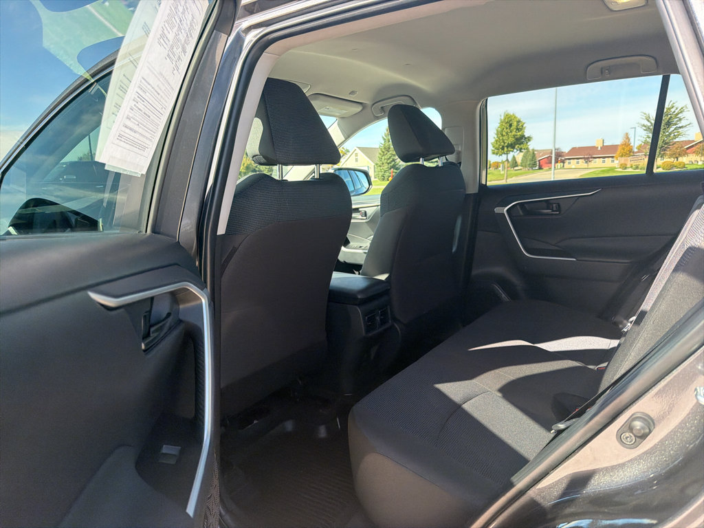 Used 2023 Toyota RAV4 LE AWD/4WD image 10