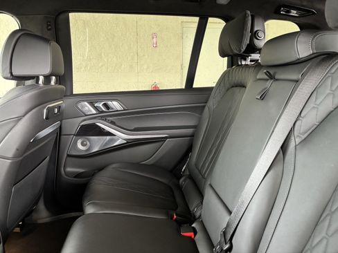 Used 2026 BMW X7 M60i w/ Climate Comfort Package AWD/4WD image 32