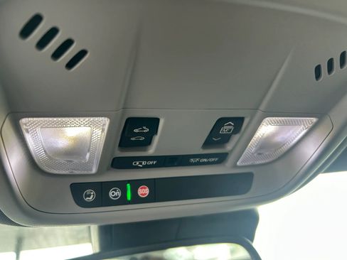 Used 2019 Chevrolet Malibu Hybrid w/ Leather Package image 22