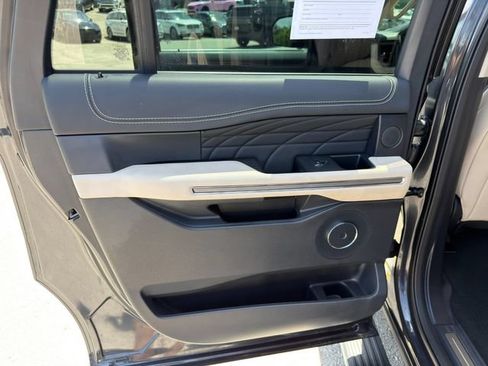 Used 2024 Ford Expedition Max Platinum AWD/4WD image 18