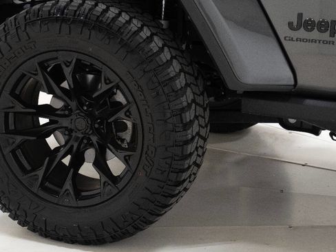 Used 2025 Jeep Gladiator Sport AWD/4WD image 91