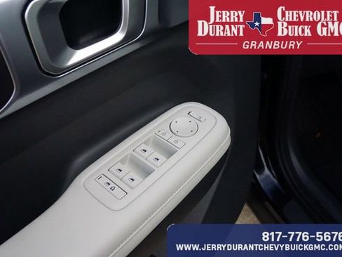 Used 2025 Hyundai Santa Fe SEL FWD image 17