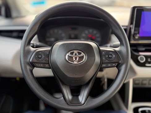 Used 2025 Toyota Corolla Cross L image 9