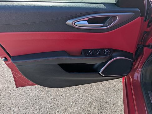 Used 2017 Alfa Romeo Giulia AWD image 13