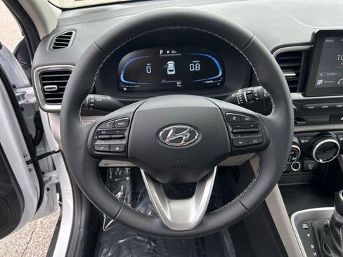 New 2025 Hyundai Venue SEL image 48