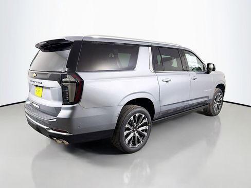 New 2026 Chevrolet Suburban High Country image 5