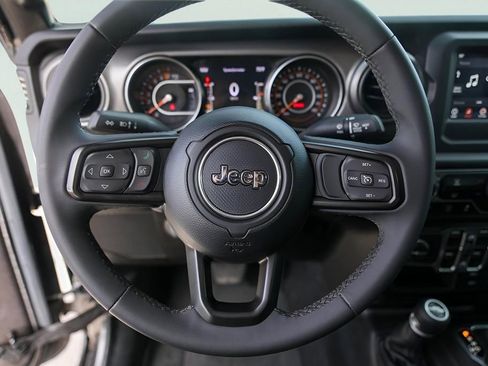 Used 2023 Jeep Gladiator Willys image 15