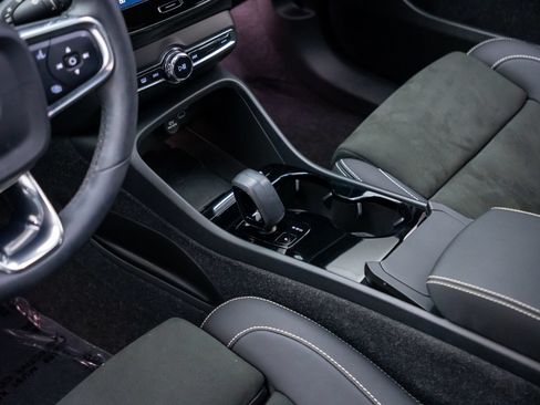 Used 2023 Volvo XC40 Recharge Ultimate AWD/4WD image 11