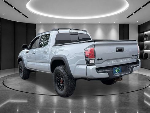 Used 2017 Toyota Tacoma TRD Pro AWD/4WD image 3