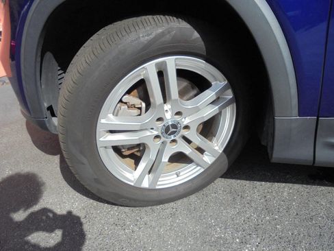 Used 2020 Mercedes-Benz GLB 250 4MATIC w/ Premium Package image 29