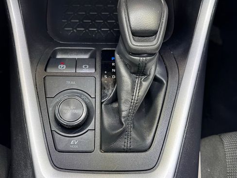 Used 2024 Toyota RAV4 LE AWD/4WD image 31