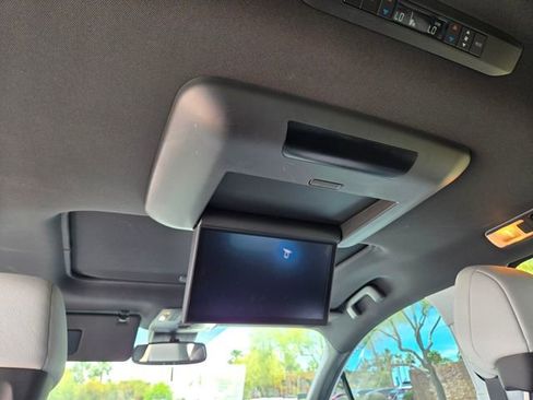 Used 2025 Toyota Sienna XSE w/ XSE Plus Package FWD image 15