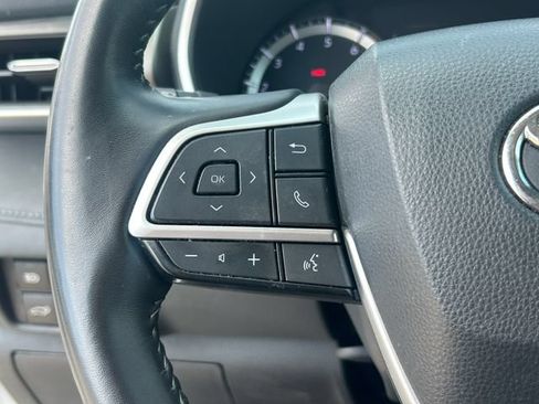 Used 2024 Toyota Highlander XLE FWD image 21