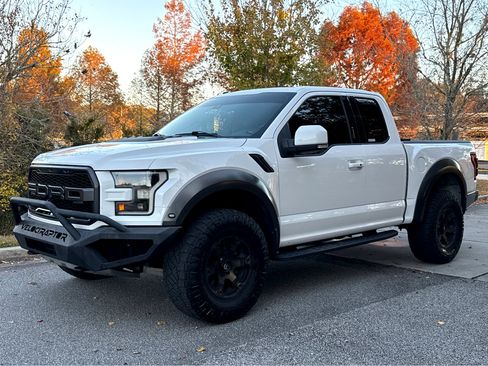 Used 2018 Ford F150 Raptor w/ Equipment Group 802A Luxury image 3