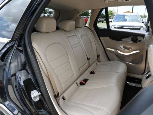 Used 2019 Mercedes-Benz GLC 300 4MATIC image 21