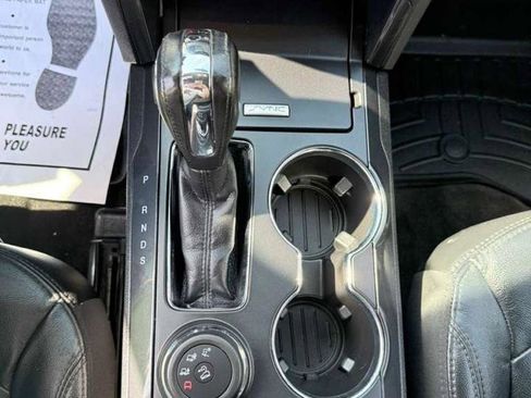 Used 2018 Ford Explorer XLT w/ Equipment Group 202A AWD/4WD image 24