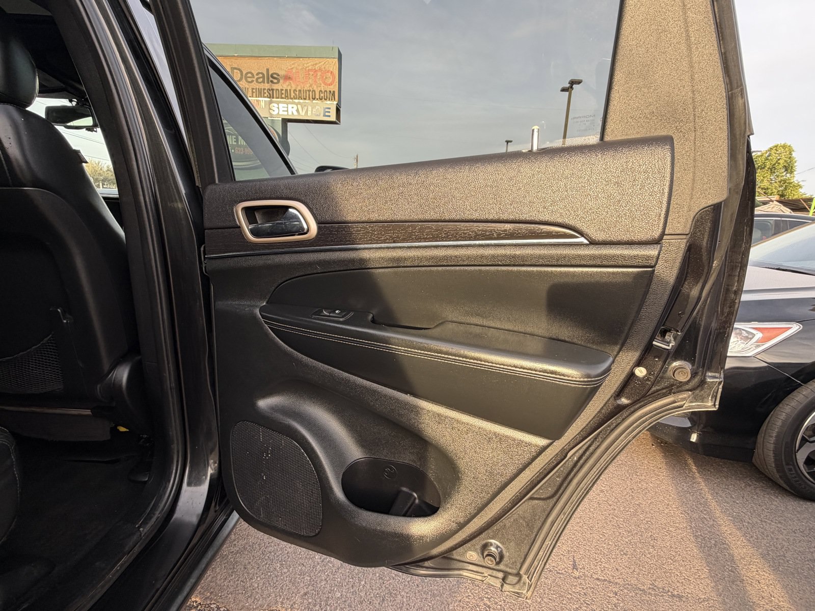 Used 2014 Jeep Grand Cherokee Limited w/ Luxury Group II RWD image 12