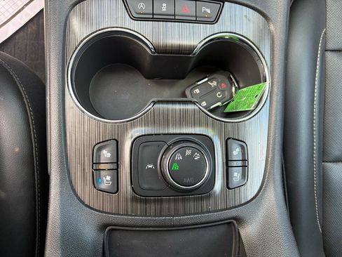 Used 2023 GMC Acadia SLT w/ Technology Package image 28