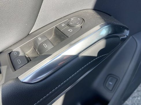 Used 2025 Chevrolet Traverse LT FWD image 13
