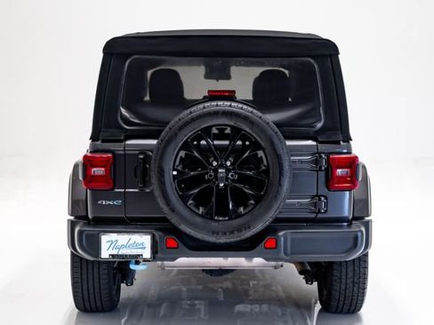 Used 2024 Jeep Wrangler Unlimited Sahara AWD/4WD image 31