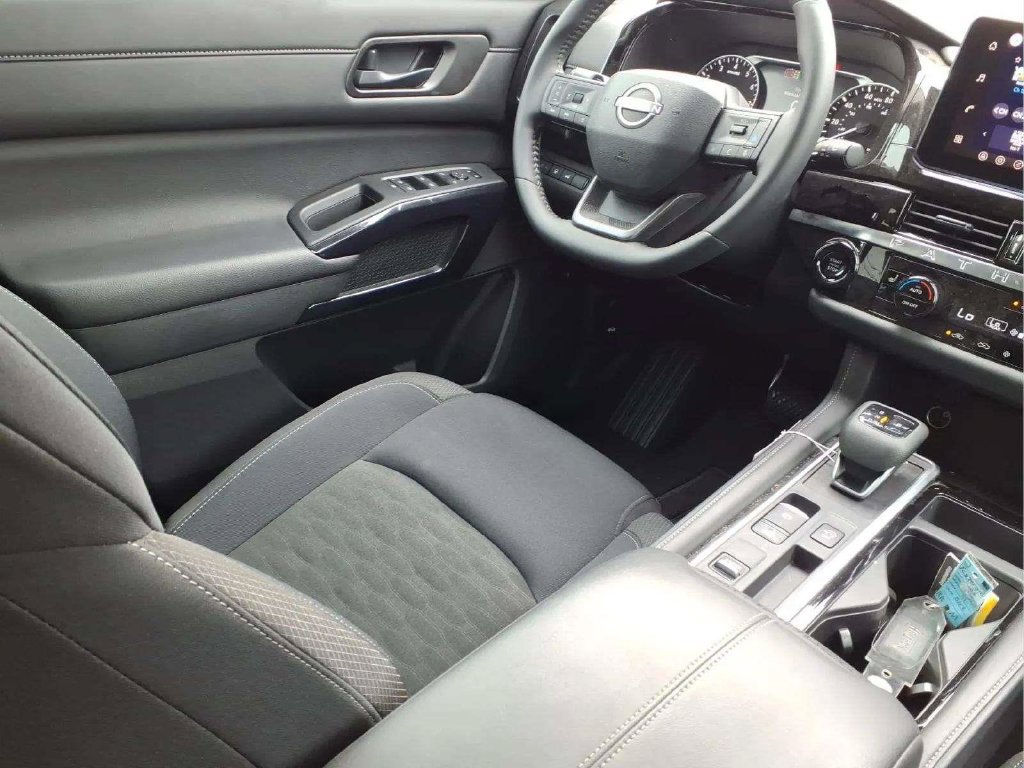 Certified 2026 Nissan Pathfinder SV FWD image 10