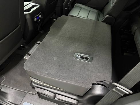 Used 2024 GMC Yukon SLT image 59