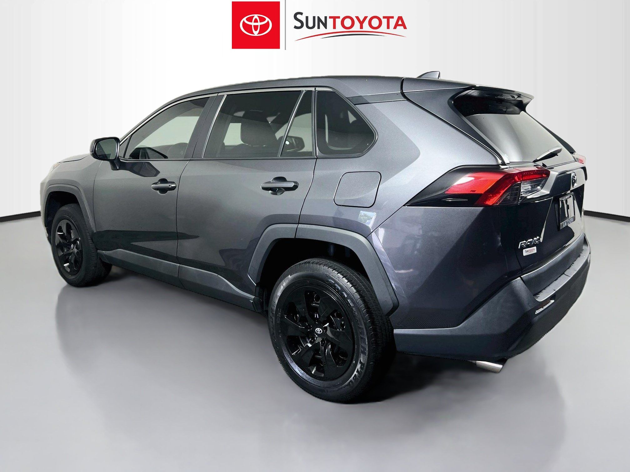 Used 2022 Toyota RAV4 LE AWD/4WD image 6
