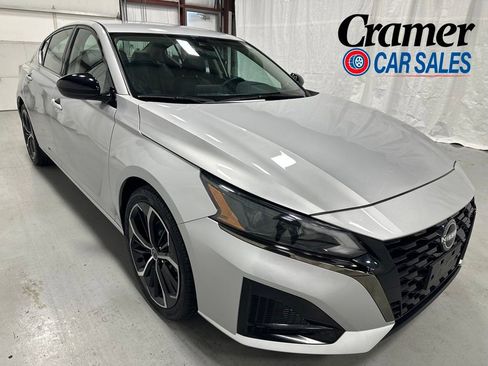 Used 2023 Nissan Altima 2.5 SR FWD image 1