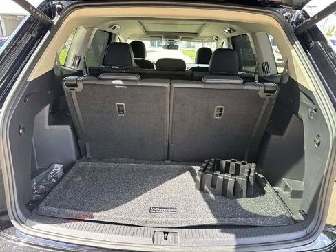 Used 2025 Volkswagen Atlas SE FWD image 9