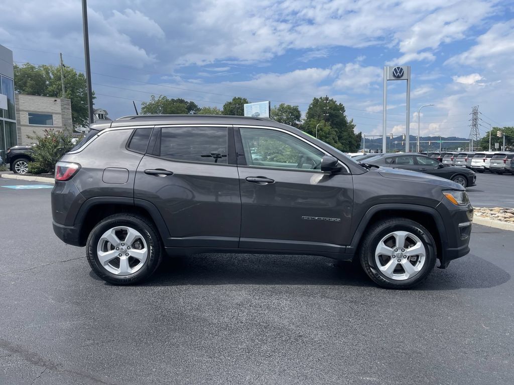 Used 2018 Jeep Compass Latitude AWD/4WD image 4
