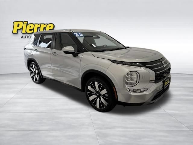 Used 2025 Mitsubishi Outlander SE AWD/4WD image 7