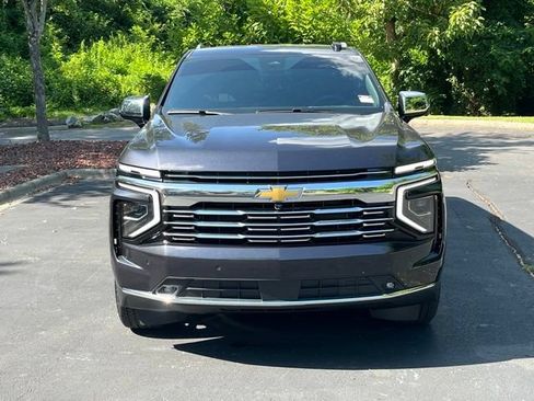 Used 2025 Chevrolet Suburban Premier AWD/4WD image 7