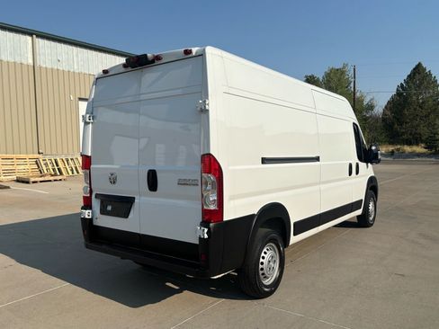 Used 2025 RAM ProMaster 2500 w/ Convenience Group FWD image 3