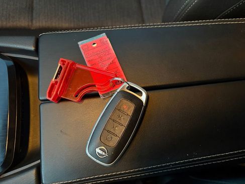 Used 2023 Nissan Rogue SV image 29