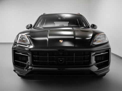 Certified 2026 Porsche Cayenne S AWD/4WD image 8