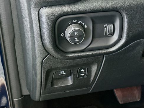 Used 2022 RAM 1500 Big Horn AWD/4WD image 16