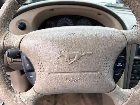 Used 2003 Ford Mustang Convertible RWD image 23