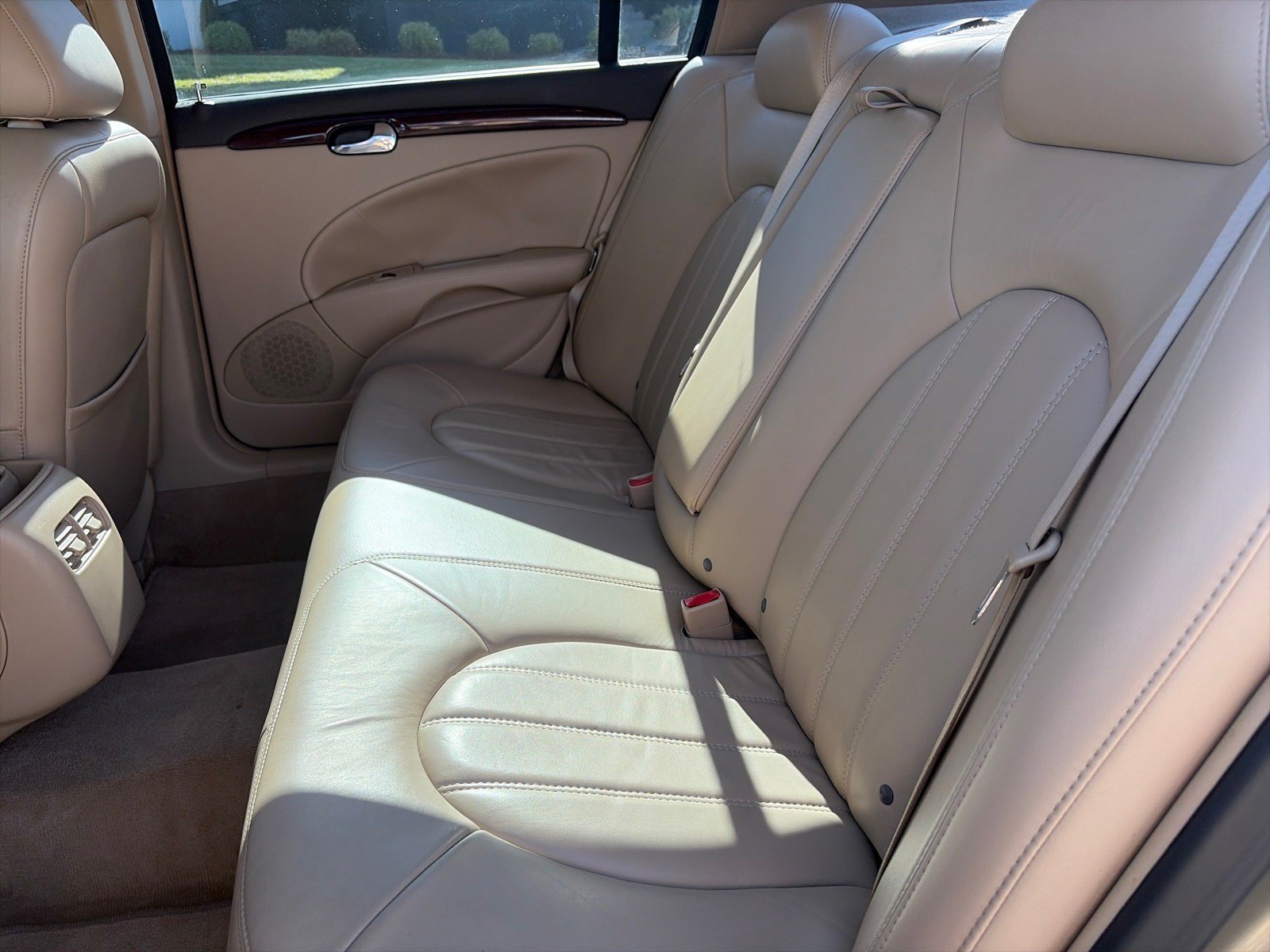Used 2011 Buick Lucerne CXL FWD image 12