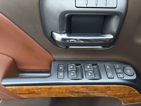 Used 2017 Chevrolet Silverado 1500 High Country image 11